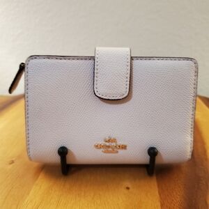 COACH SNAP LEATHER WALLET NEW WITHOUT TAGS! PERFECT CONDITION!